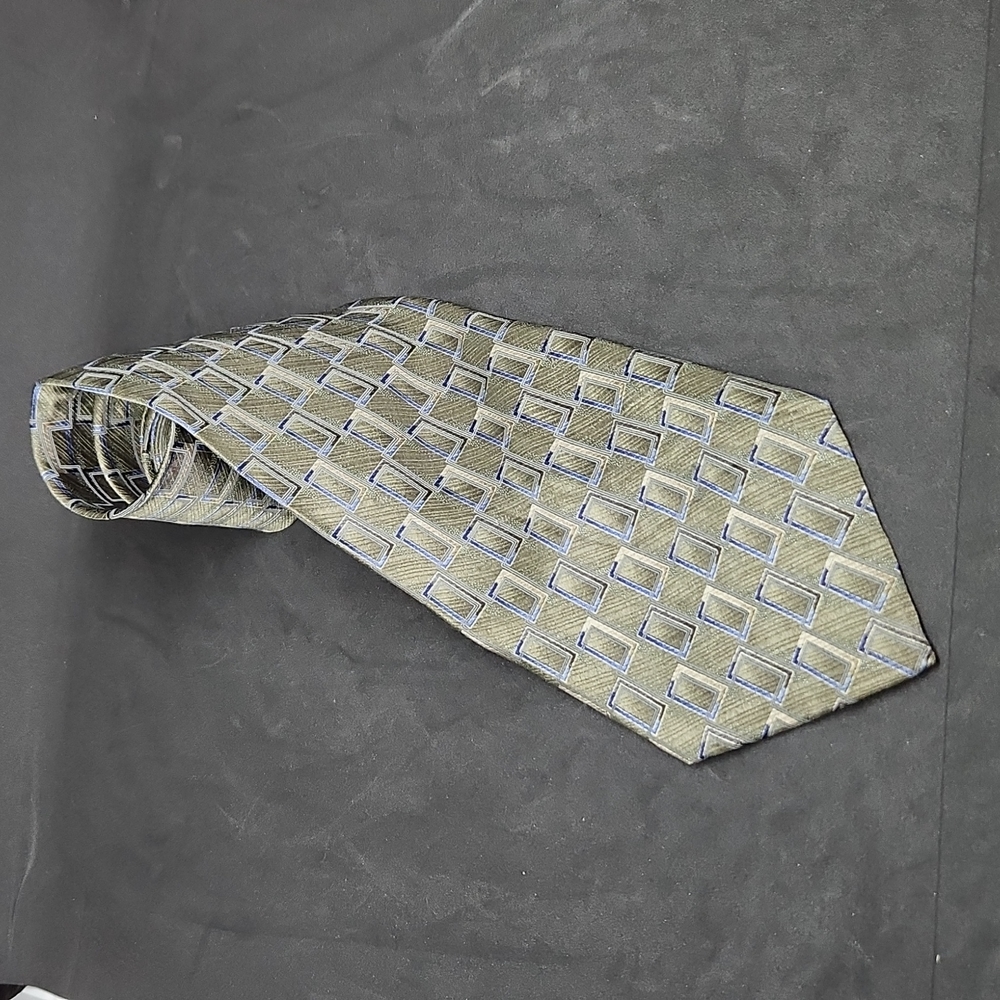 Van Heusen green geometric tie